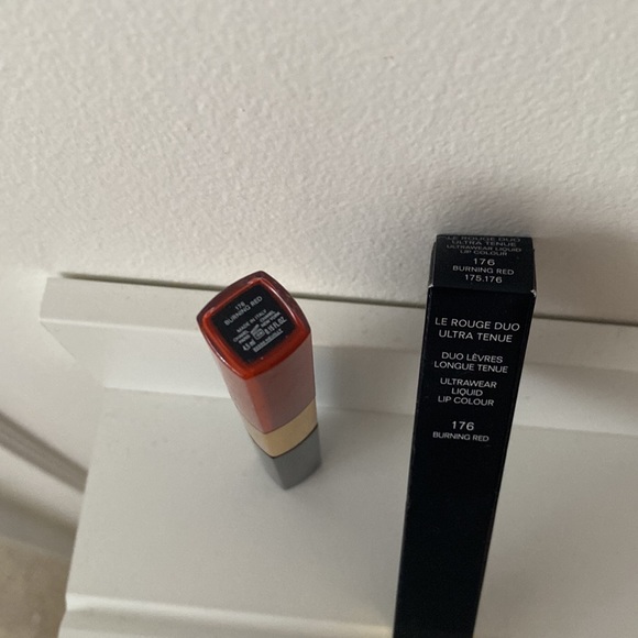 Rare😍 Chanel Ultrawear Liquid Lip Colour. #176 burning red - Picture 3 of 4